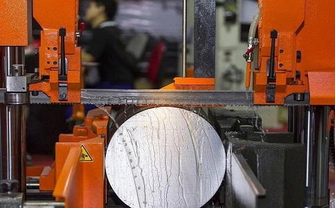 蕲春立式金属带锯床切削出现跑带故障解决方法！